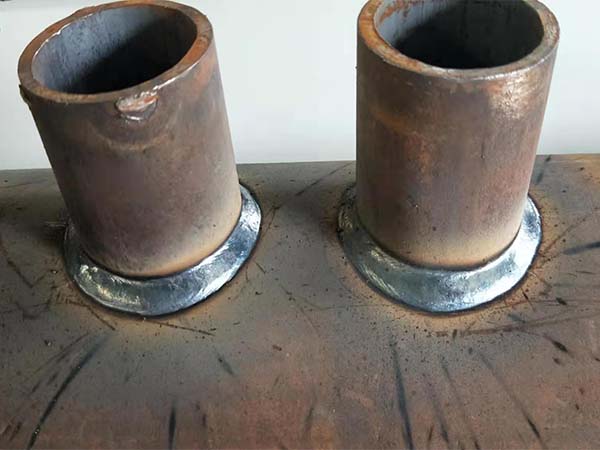 焊接機(jī)器人對環(huán)縫工件實現(xiàn)全位置焊接 焊接機(jī)器人對環(huán)縫工件實現(xiàn)全位置焊接