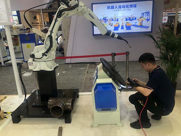 全自動激光焊接設(shè)備廠家哪個比較好？